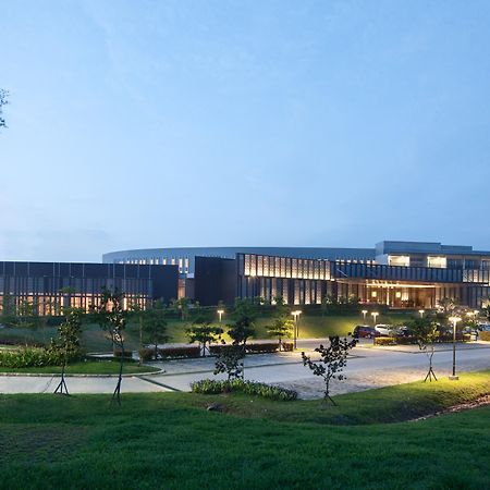 Hotel Santika Premiere Bandara Palembang Palimbão Exterior foto