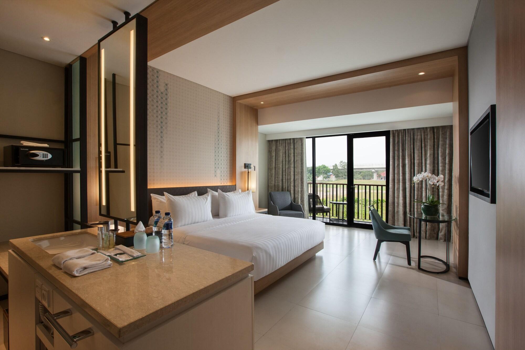Hotel Santika Premiere Bandara Palembang Palimbão Exterior foto