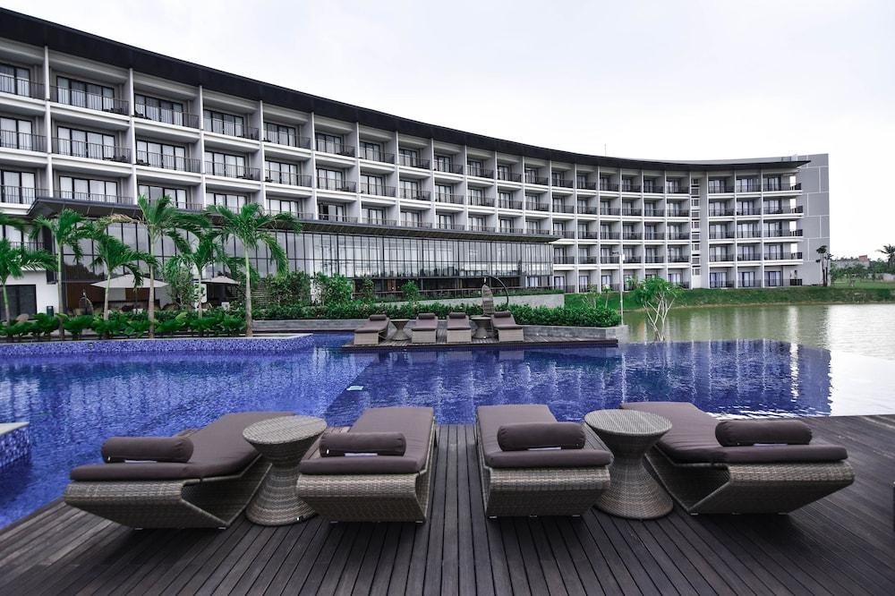 Hotel Santika Premiere Bandara Palembang Palimbão Exterior foto