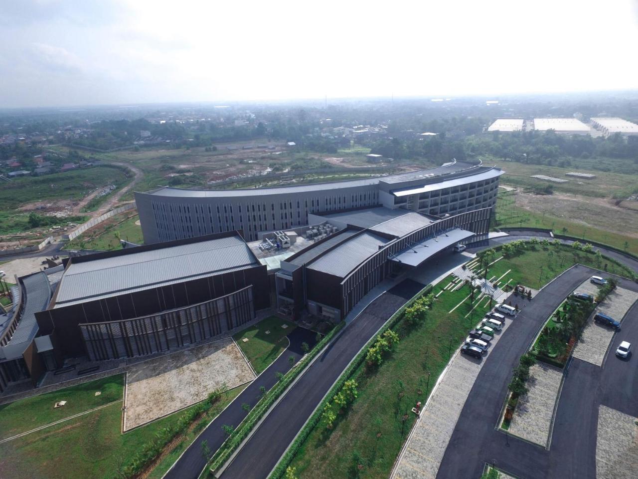 Hotel Santika Premiere Bandara Palembang Palimbão Exterior foto