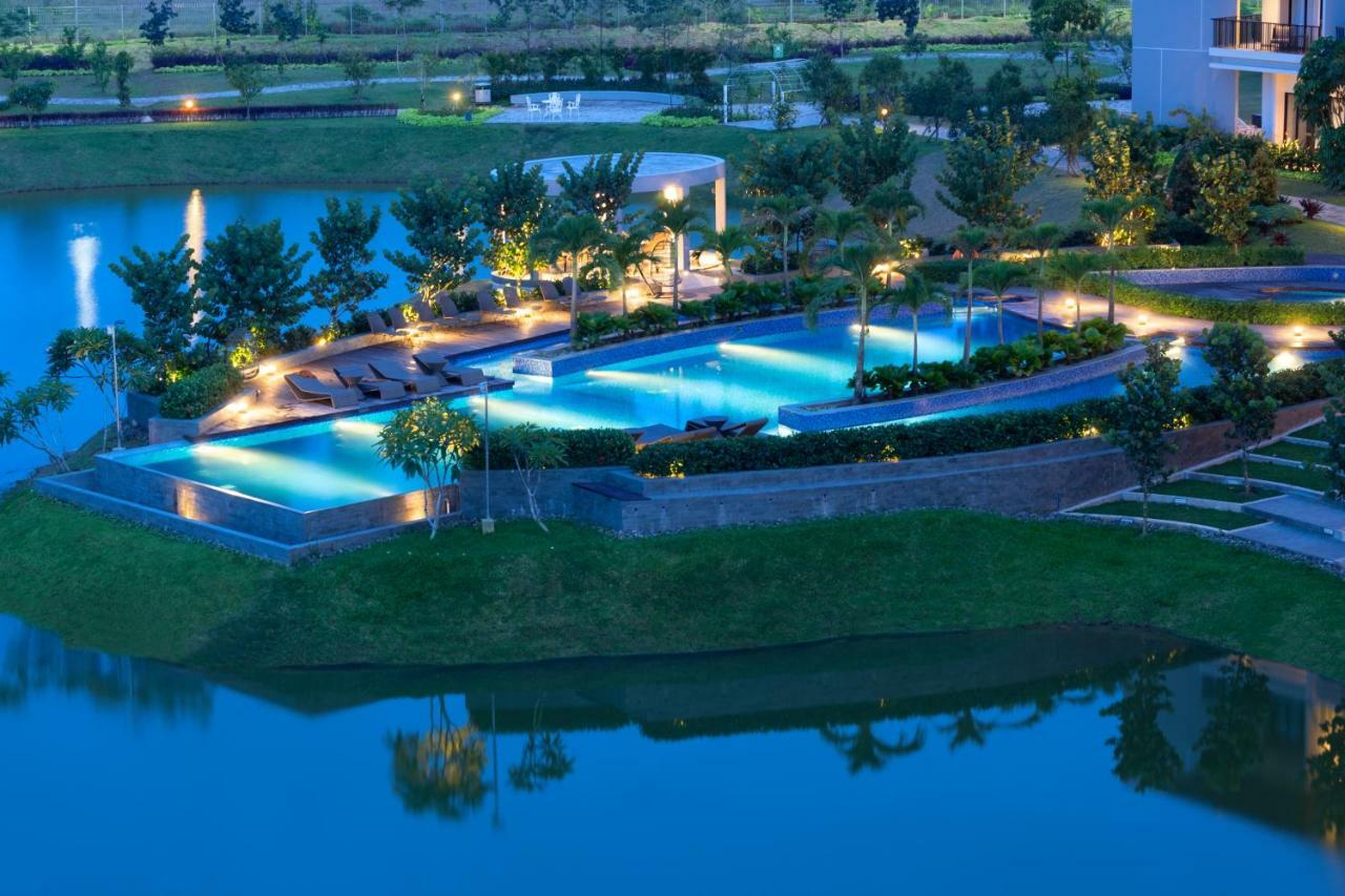 Hotel Santika Premiere Bandara Palembang Palimbão Exterior foto